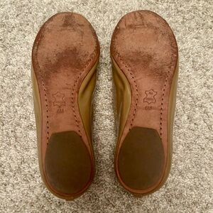 Good used condition, patent Tory Burch flats, size 6